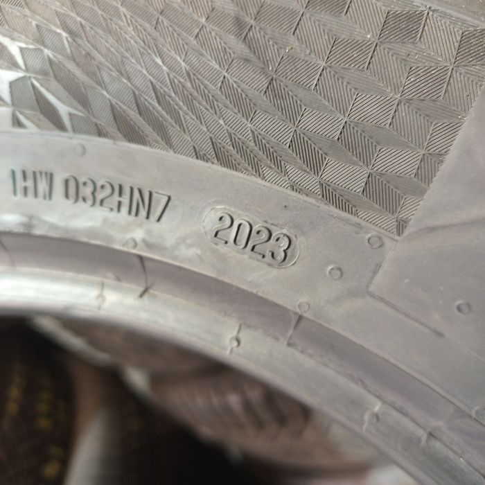 215/60R16 Continental UltraContact