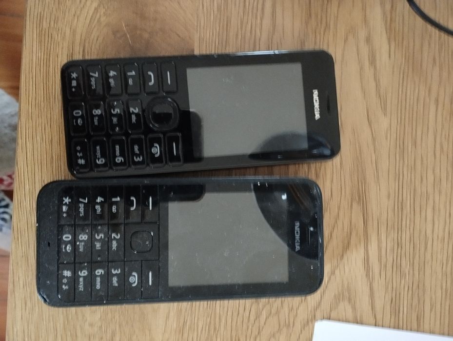 Seis telemóveis antigos