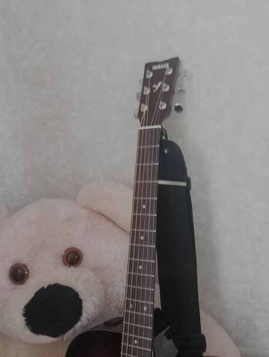 Продам гітару ямаха електроакустична