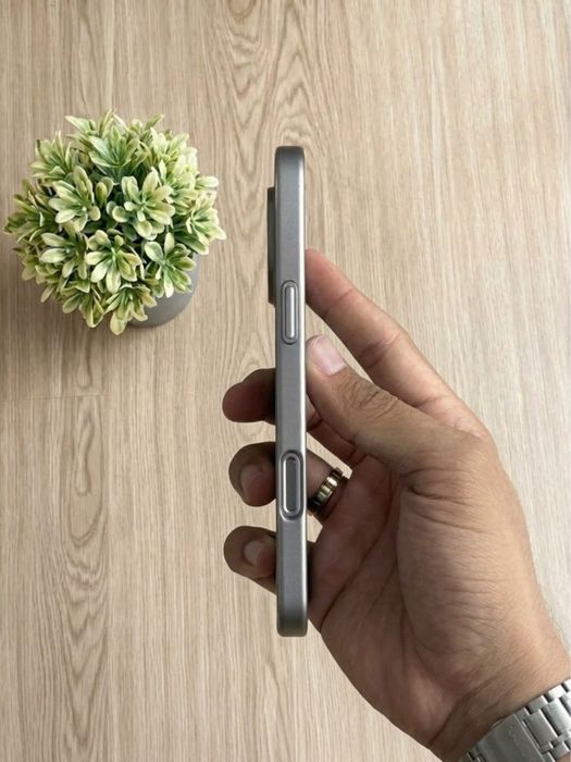 Capa iPhone 16 Pro Max - Titânio Natural Luggage Style