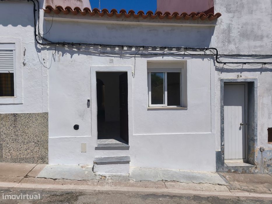 Moradia T2 Remodelada com Terraço em Moura – Charme Alentejano e Excel