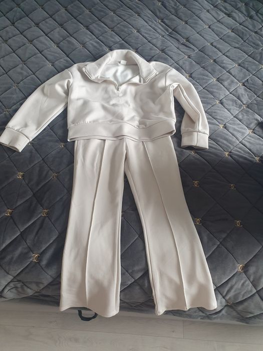 Костюм 134-140,але маломірить,на розмір