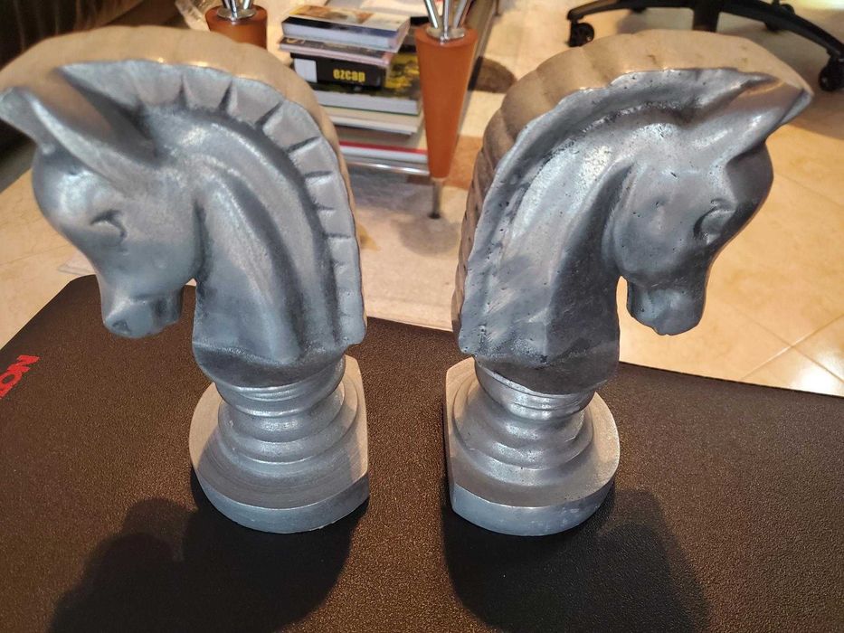 Par de estátuas em estanho cabeça de cavalo- Suporte para Livros