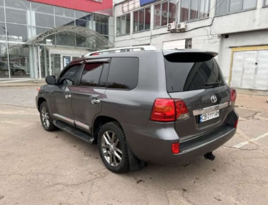 Toyota Land Cruiser 200 год 2011
