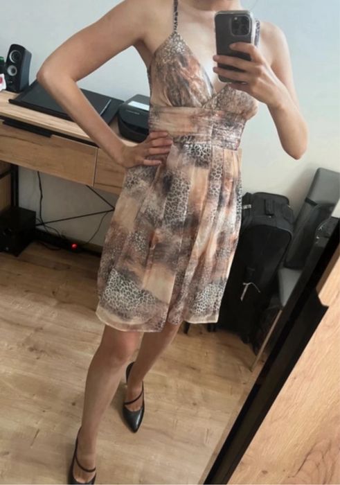 Sukienka w print leo na ramiączkach miso