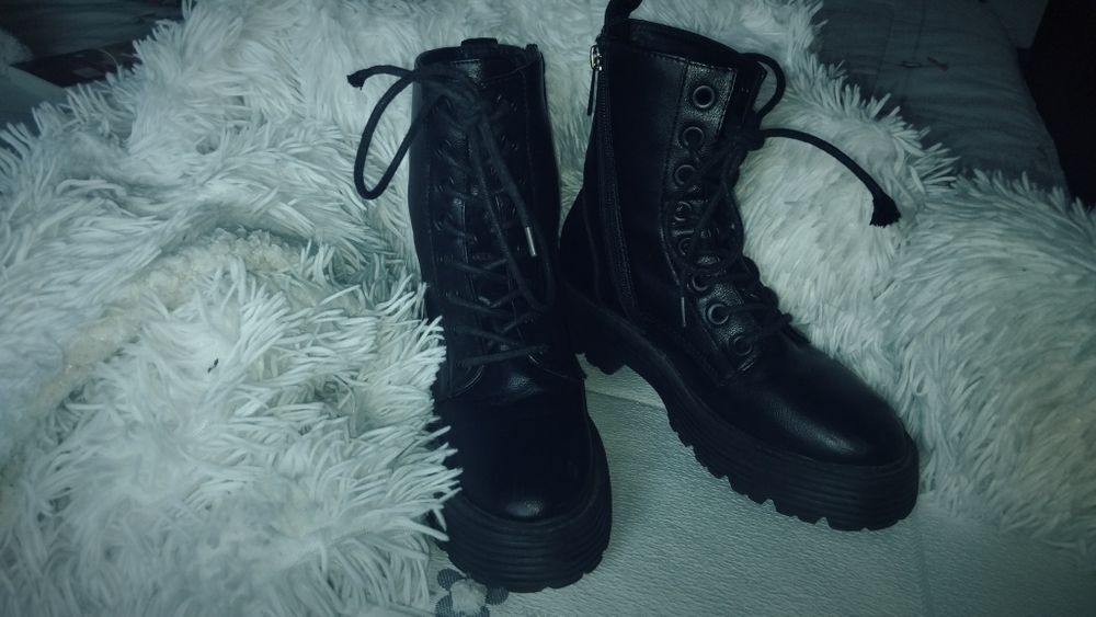 Botas pretas de pele XTI