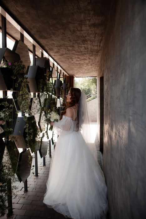 Весільна сукня.