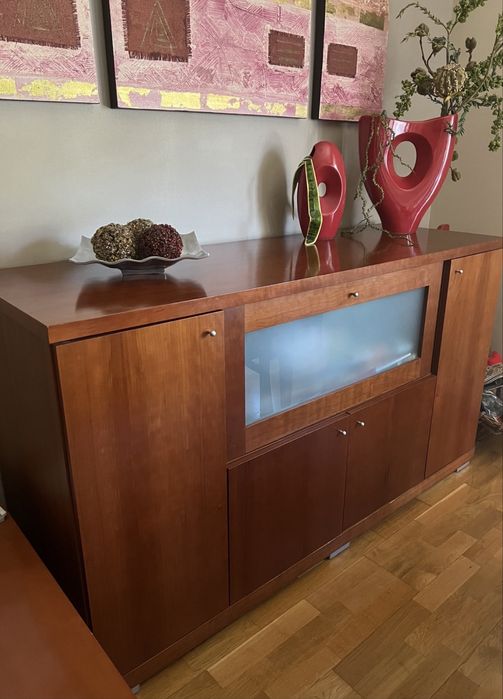 Aparador de Sala em Madeira de Cerejeira