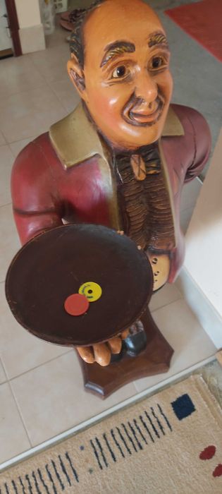 Bonecos de madeira de  1 metro de altura