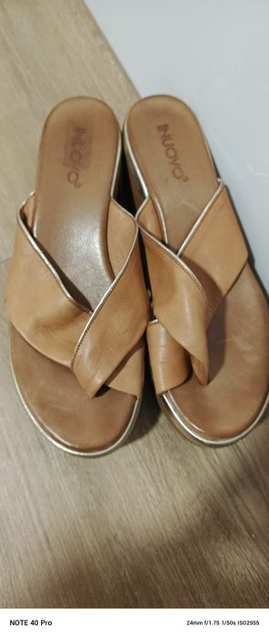 Klapki damskie na koturnie Inuovo 38