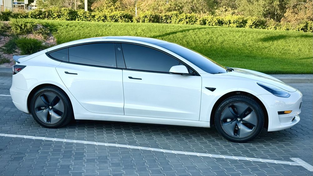 Tesla model 3 2021