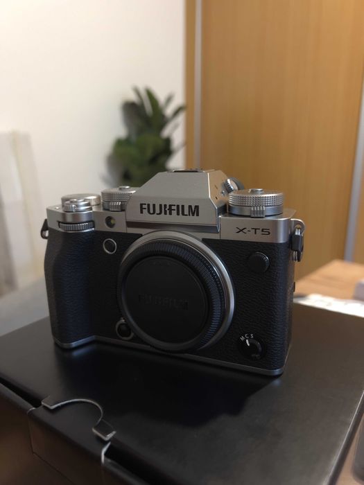 Fujifilm X-T5 SIDERAL - COMO NOVA (comprada em OUTUBRO 24) - SÓ CORPO