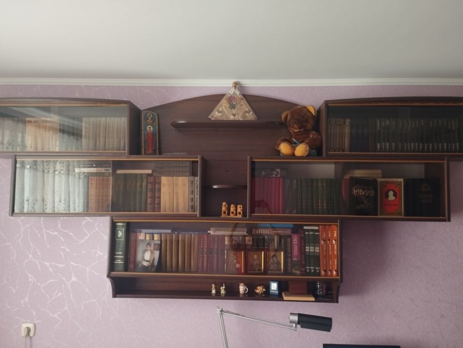 Полички для книг