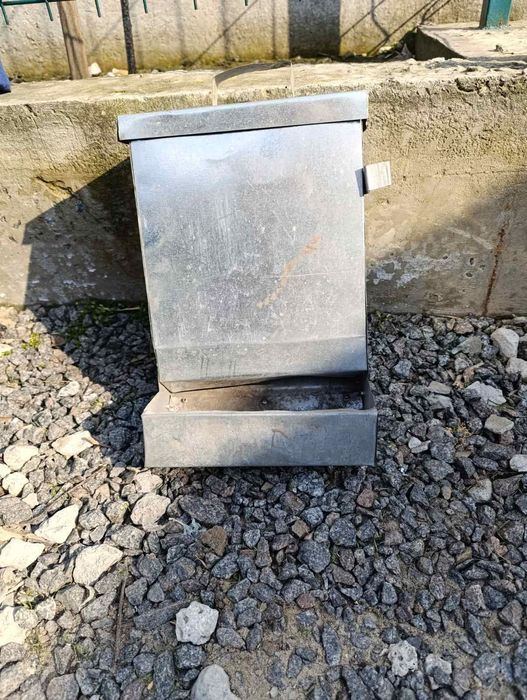 Кормушка бункерная