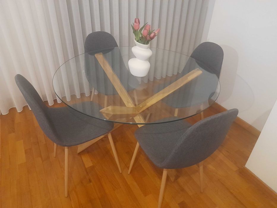 Mesa de Jantar com 4 cadeiras