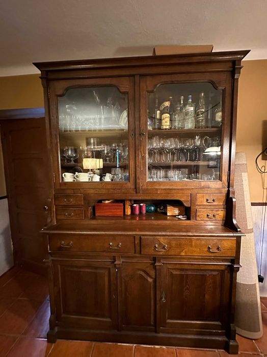 Aparador / louçeiro - Madeira de excelente qualidade