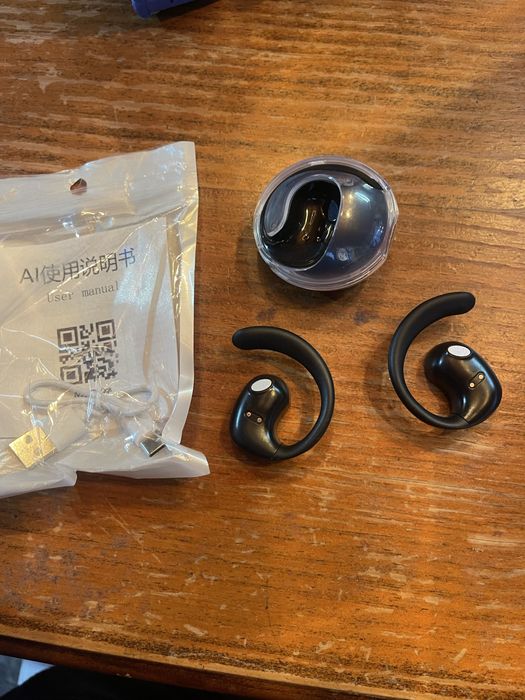 Fone de Ouvido Bluetooth Condução Óssea / Esportivo - Novo (Sem fio)