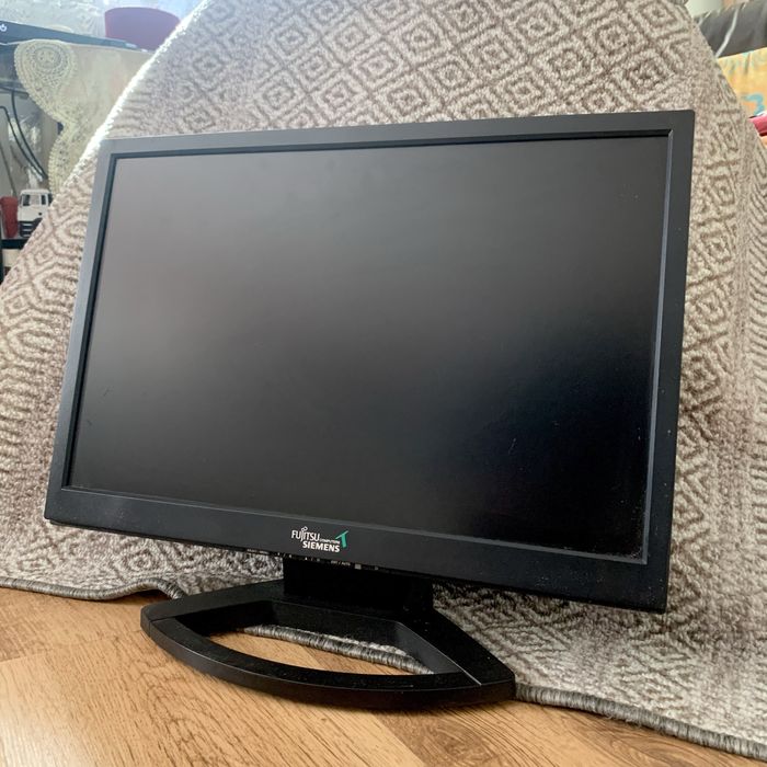 Monitor z głośnikami Fujitsu Siemens L19W-10 monitor czarny