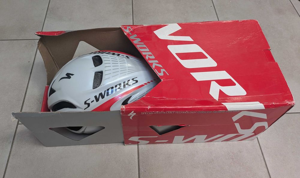 Kask rowerowy Evade Specialized S/M + pudełko, stan niemal idealny!