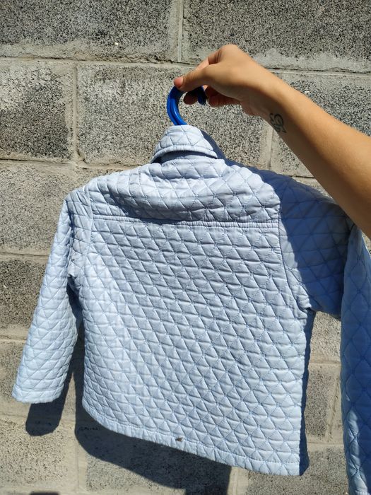 Стёганая голубая куртка