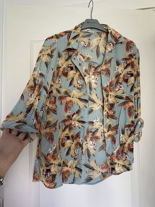 Várias camisas de vários tamanhos