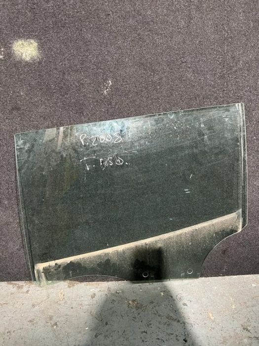 Vidro porta traseiro esquerdo Peugeot 2008
