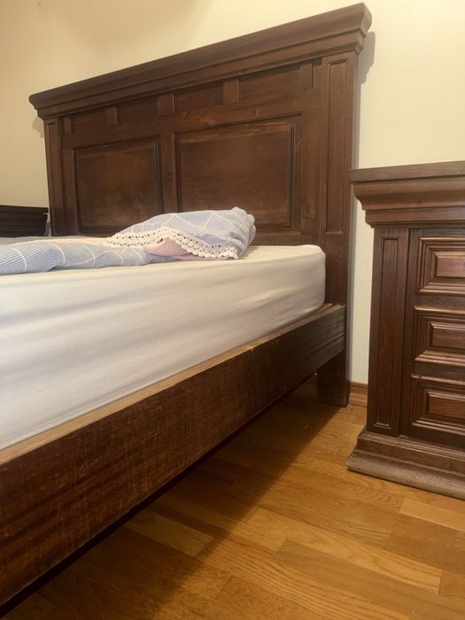 Cama de Casal em Madeira Maciça