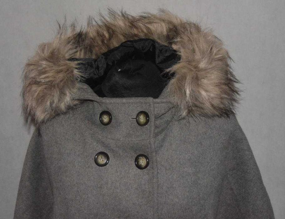 Ponczo z futrzanym kapturem Yessica XL