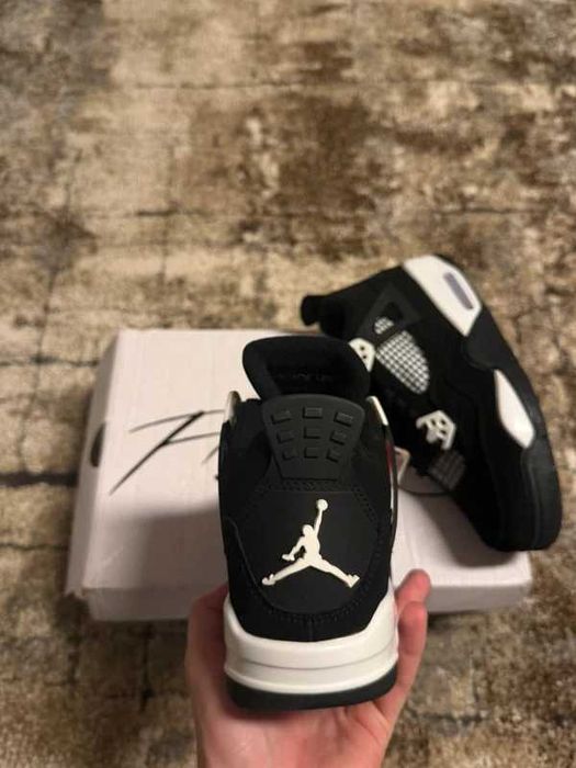 Jordan 4 Retro White Thunder R.38