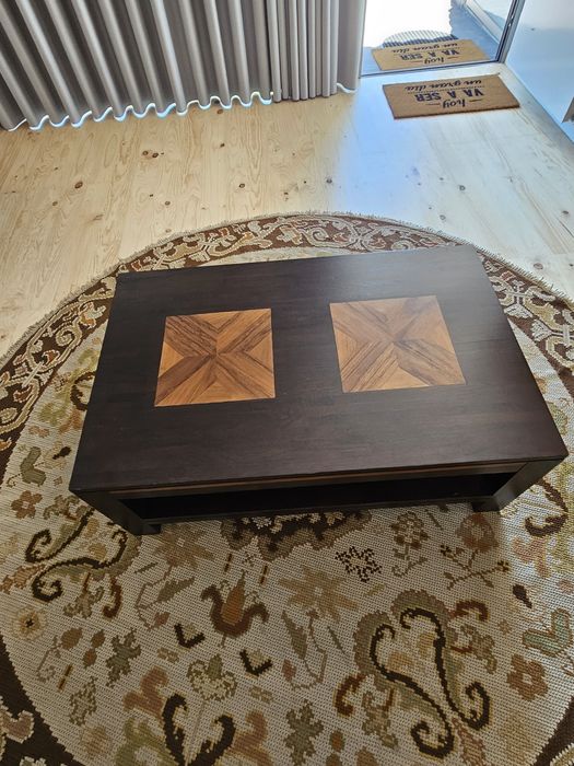 Mesa de centro de sala de estar sem marcas de uso