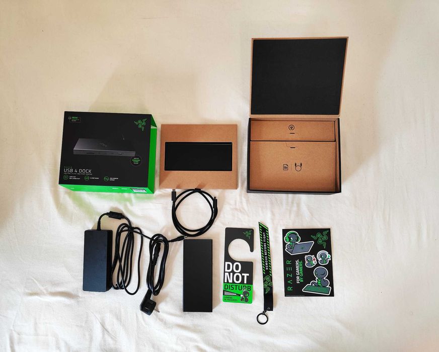 Razer USB 4 Dock (USB-A+USB-C+HDMI+DP+RJ45+TRRS+SD Card+Carregador)