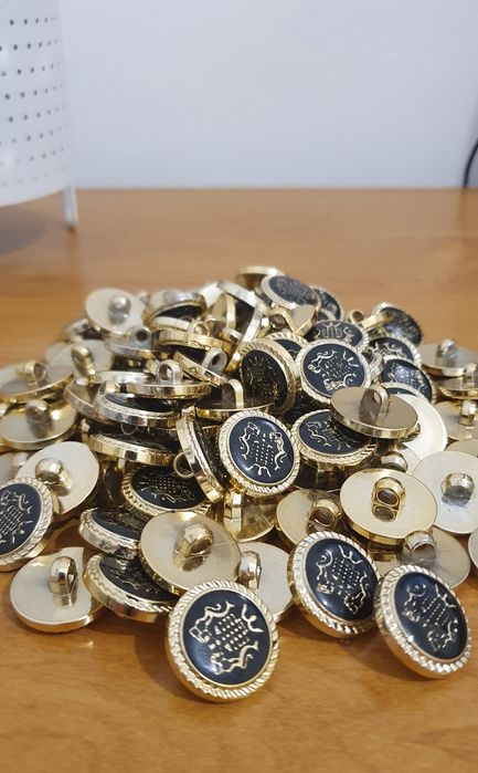 Пуговицы на ножке - Италия