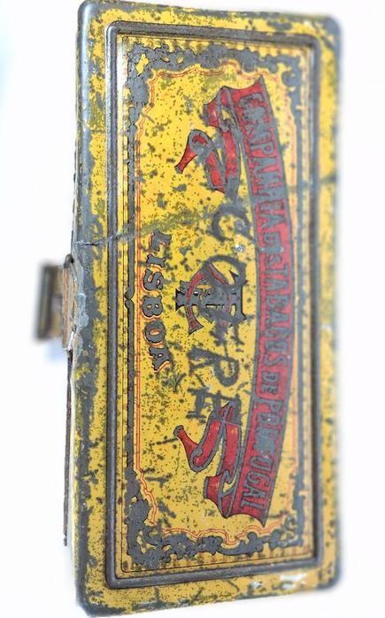 Lata antiga Companhia de Tabacos de Portugal