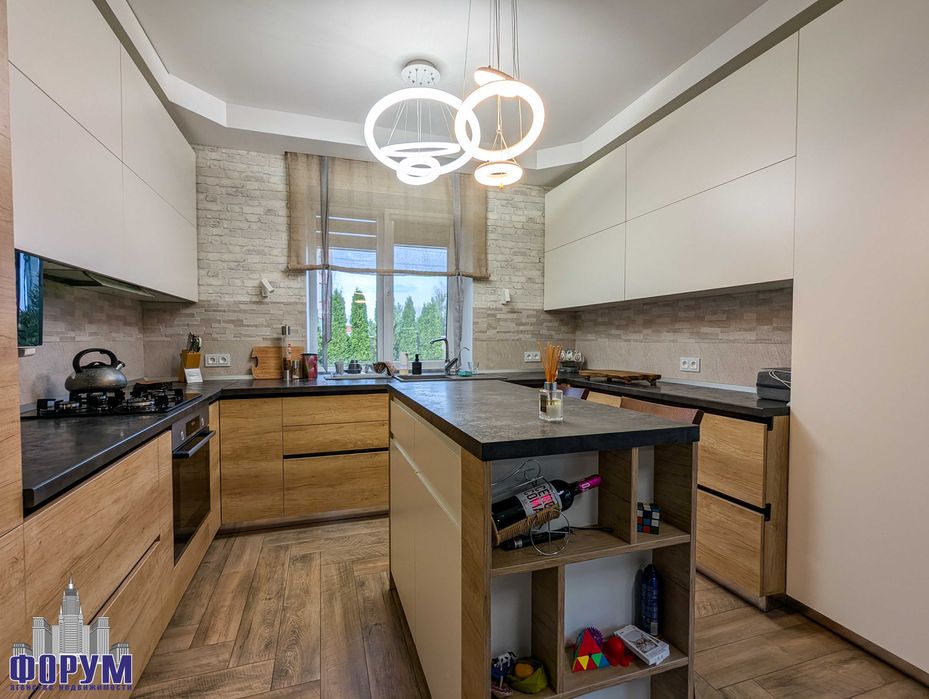 Современный дом в элитном поселке на Великом Лугу