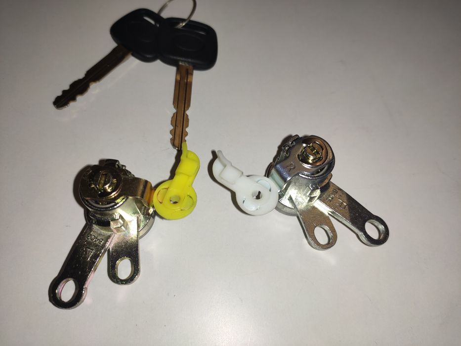 コムギ出品 Комплект личинок дверных Toyota Camry 10, 91-96 г замки: 850 грн