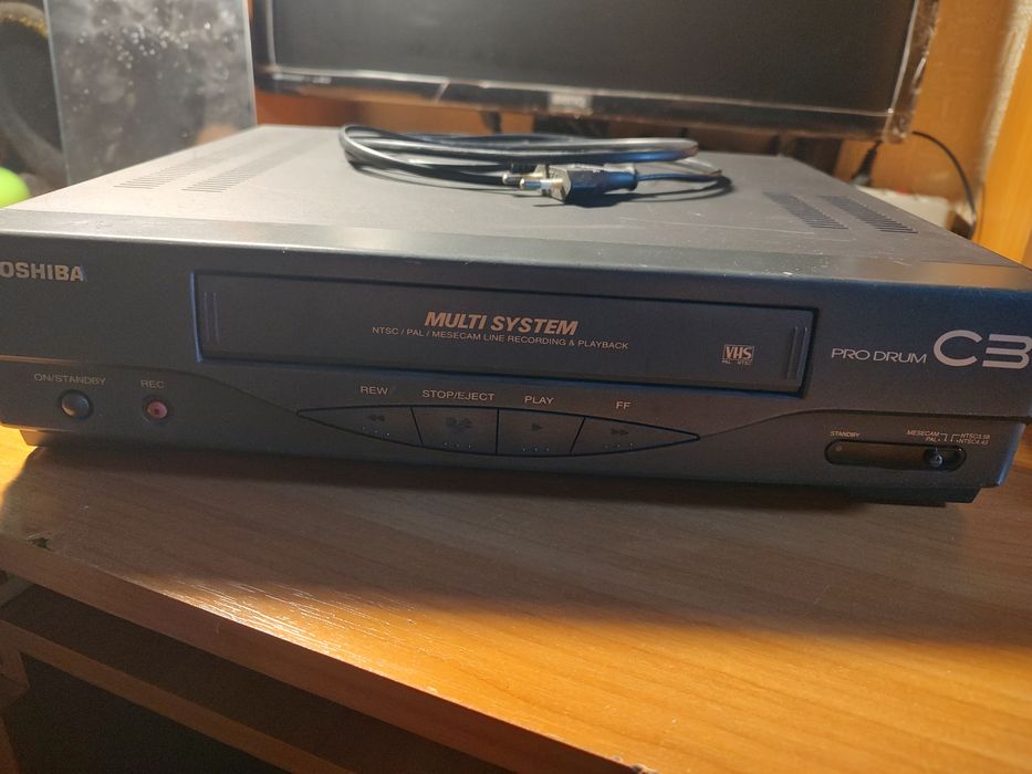 Видеомагнитофон (плеер) Toshiba VCP-C3CZ