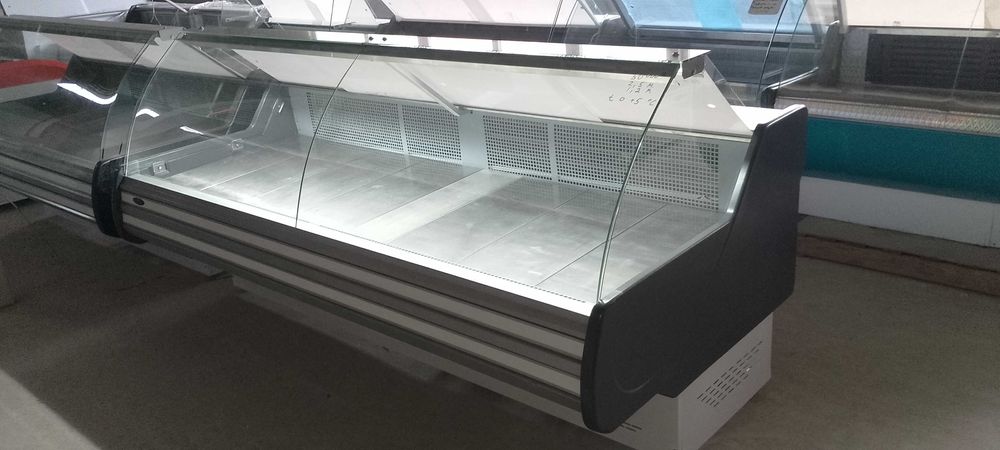 холодильная  витрина 2.5 м " Технохолод "  2 шт