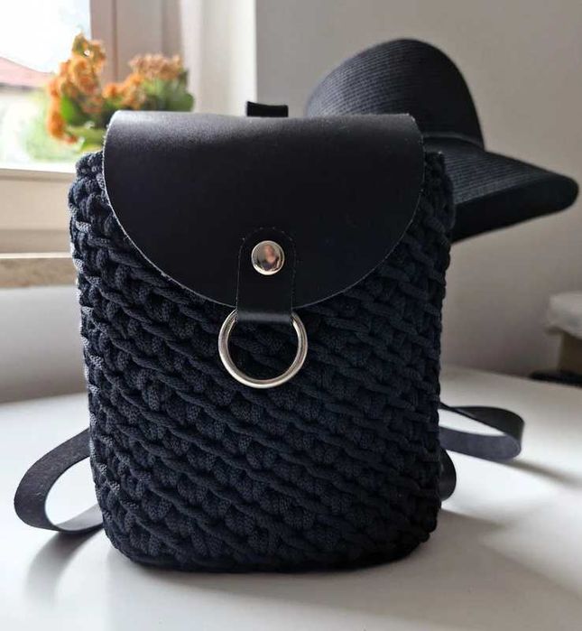 Stylowa, ręcznie robiona czarna torebka mini
