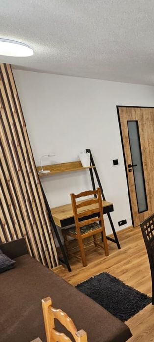 Nowe biurko bardzo funkcyjne