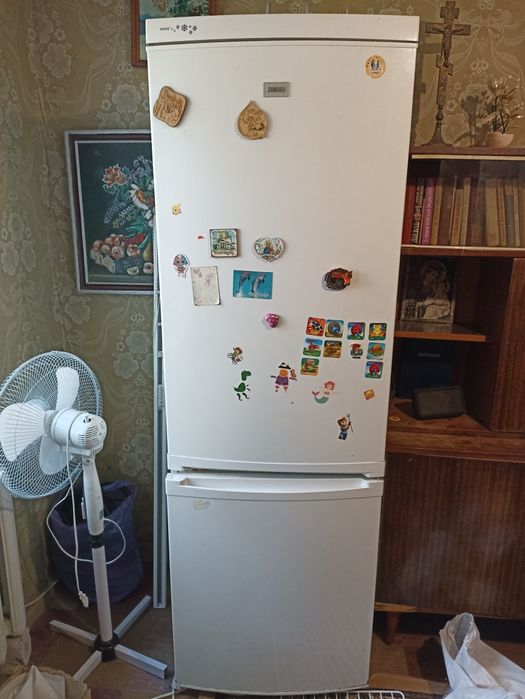 Продам холодильник ZANUSSI ZRB 636 W!