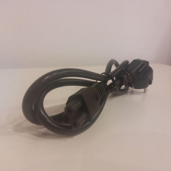 Kabel zasilający koniczynka.