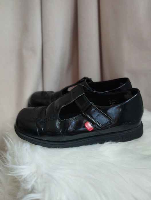 CZARNE lakierki Kickers r. 37 – klasyczne półbuty na RZEP