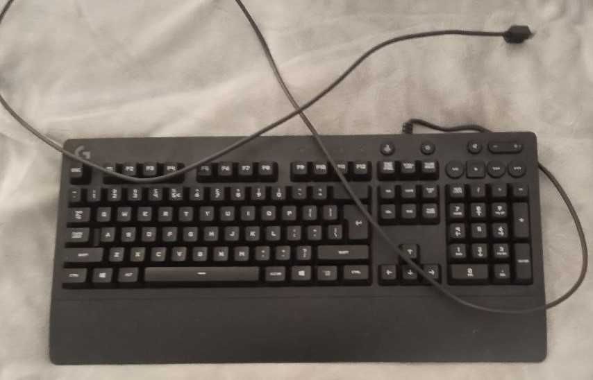 Klawiatura gaimingowa Logitech G213