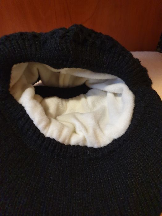 Nowa czapka-opaska z daszkiem.