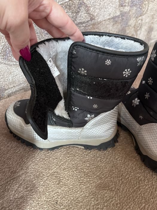 Зимові чобітки , можливо для двійні.  Устілка 19,5 см