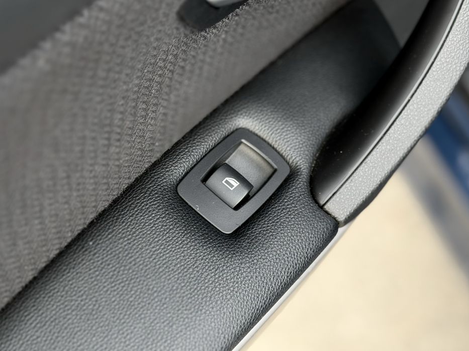 BMW 3 Series 320i