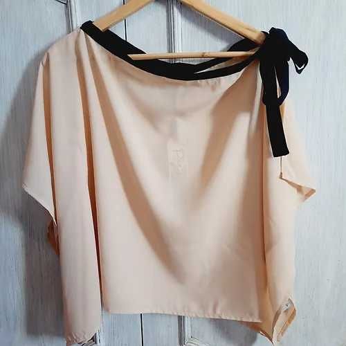 Blusa mangas esvoaçantes