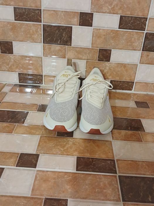 Оригінальні кросівки Nike Air Max 270 р-39