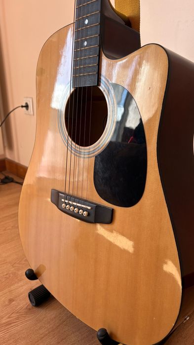 Guitarra acústica - usada poucas vezes