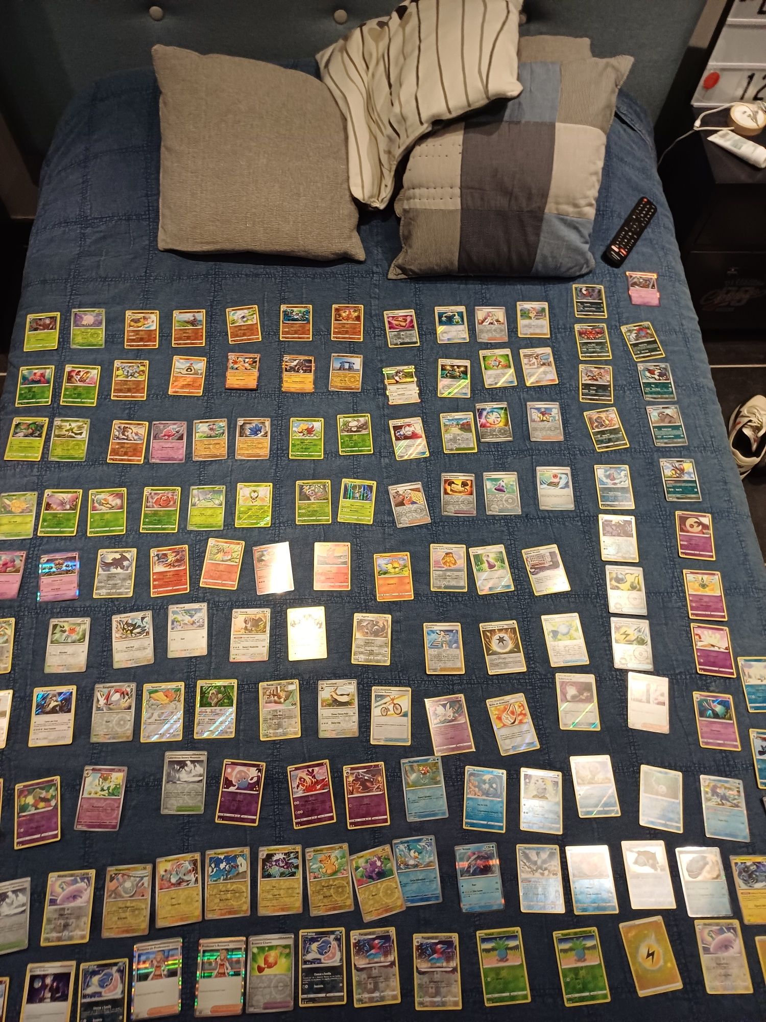 Lote de 16 Cartas de Pokémon Reverse Foil - Slightly Played em inglês